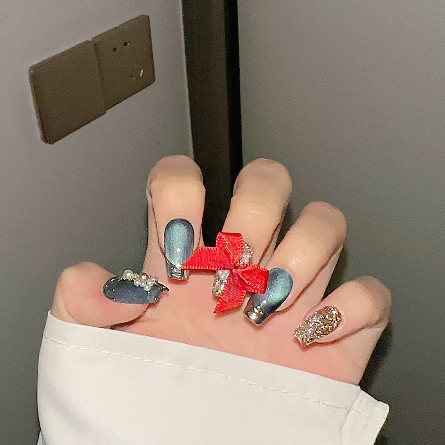 Christmas bow-shaped long T-shaped wearable nail, a unique and sweet winter atmosphere, detachable wearable nail art piece