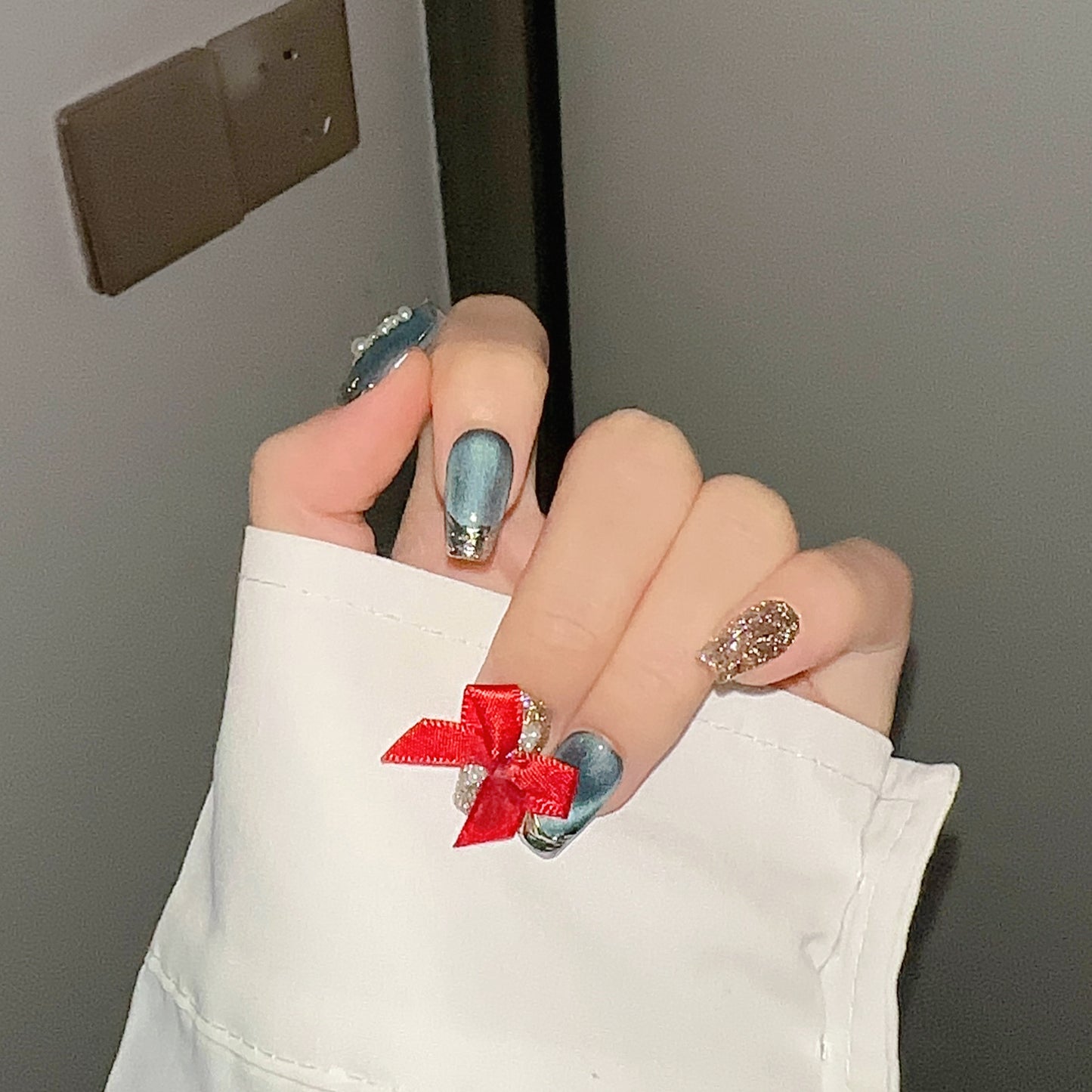 Christmas bow-shaped long T-shaped wearable nail, a unique and sweet winter atmosphere, detachable wearable nail art piece