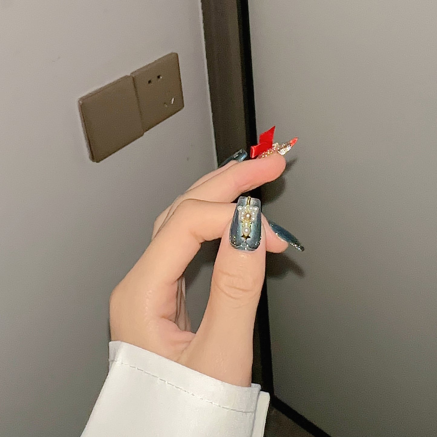 Christmas bow-shaped long T-shaped wearable nail, a unique and sweet winter atmosphere, detachable wearable nail art piece