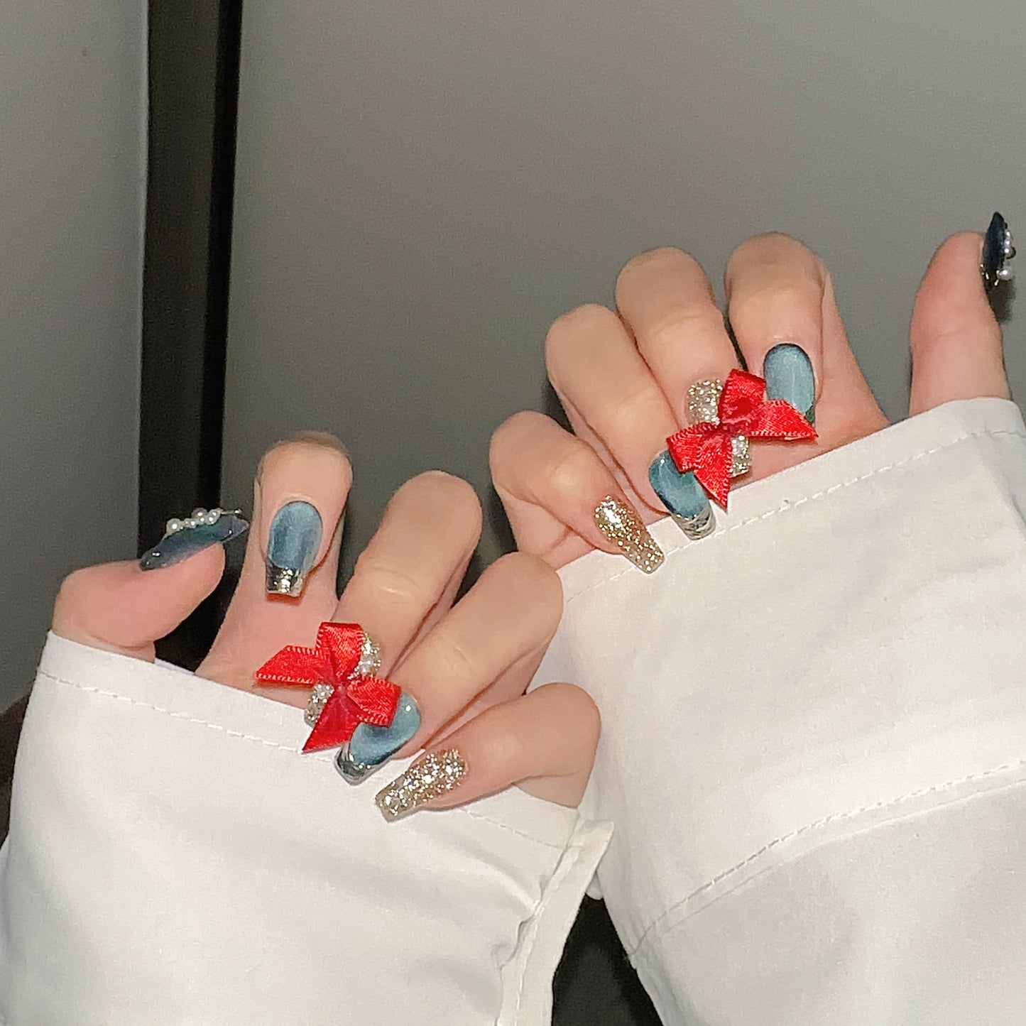 Christmas bow-shaped long T-shaped wearable nail, a unique and sweet winter atmosphere, detachable wearable nail art piece